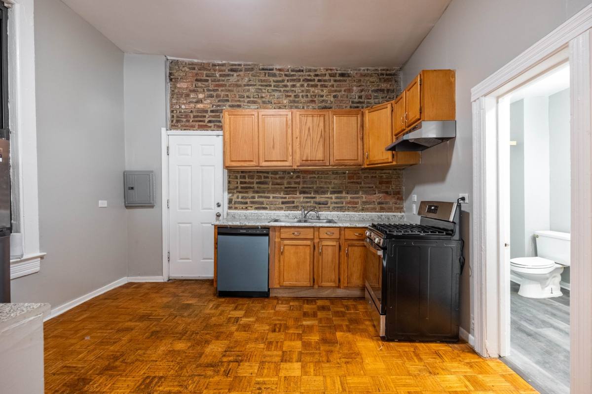 Apartment for rent at 1877 N Miilwaukee #2F, Chicago, IL 60647