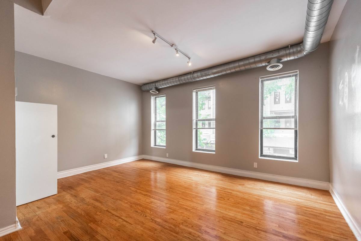 Apartment for rent at 1877 N Miilwaukee #2F, Chicago, IL 60647