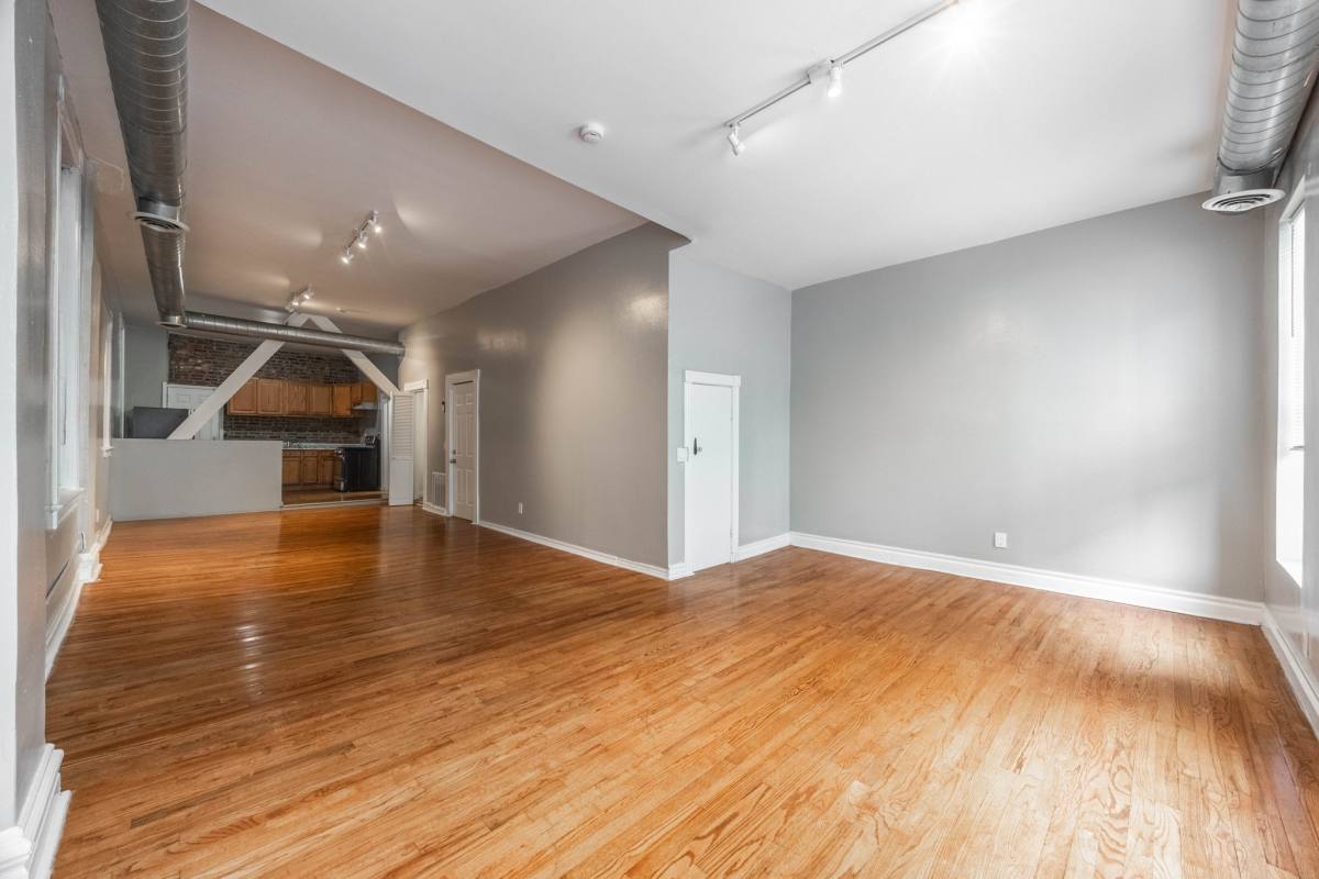 Apartment for rent at 1877 N Miilwaukee #2F, Chicago, IL 60647