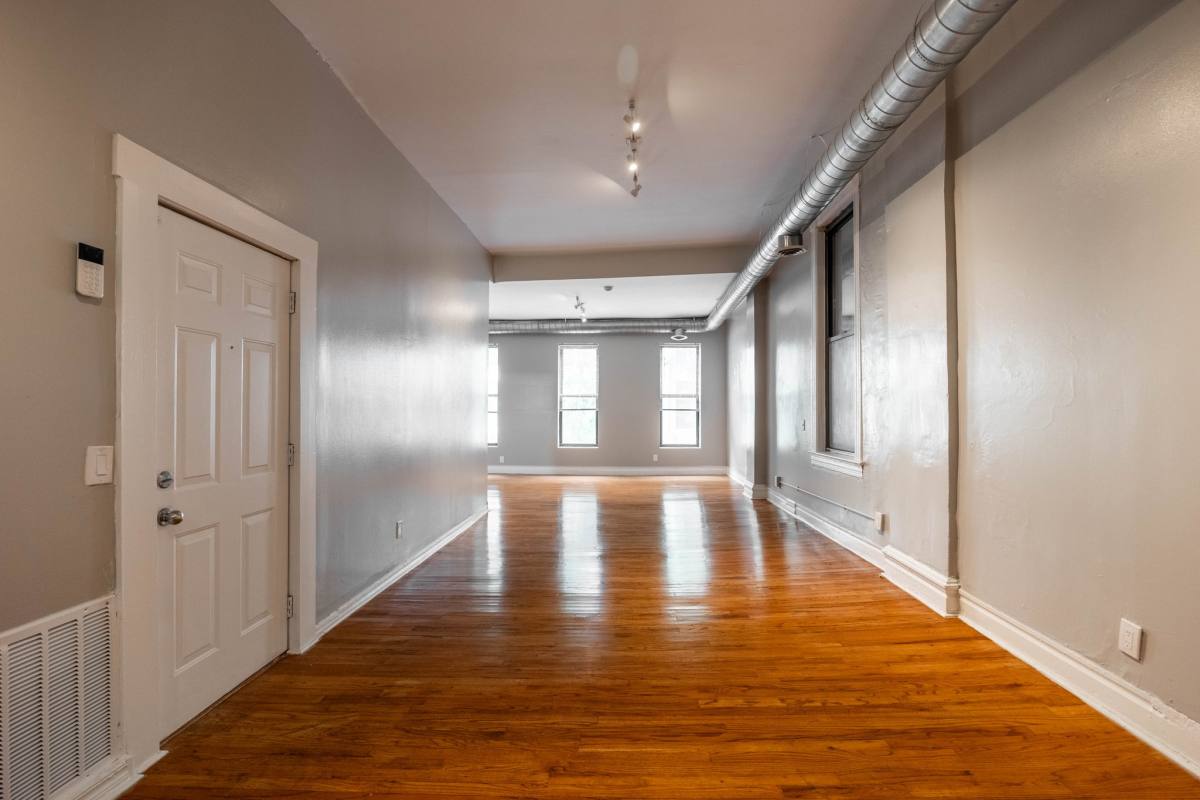 Apartment for rent at 1877 N Miilwaukee #2F, Chicago, IL 60647