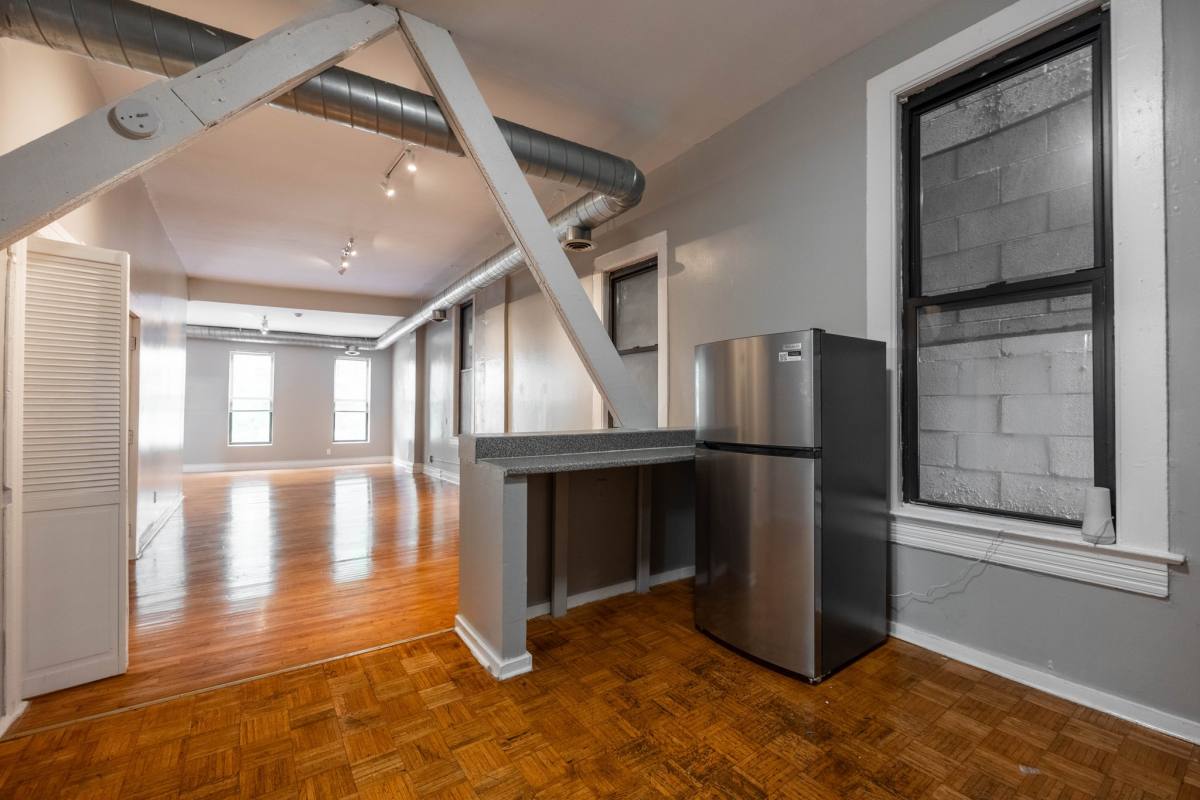 Apartment for rent at 1877 N Miilwaukee #2F, Chicago, IL 60647
