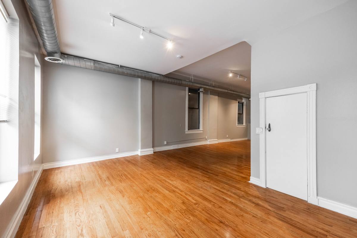 Apartment for rent at 1877 N Miilwaukee #2F, Chicago, IL 60647