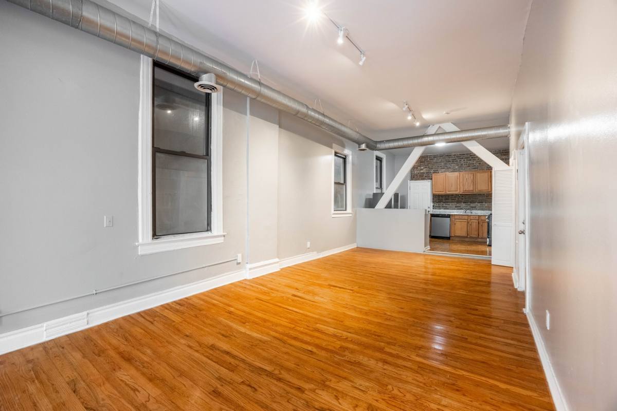 Apartment for rent at 1877 N Miilwaukee #2F, Chicago, IL 60647