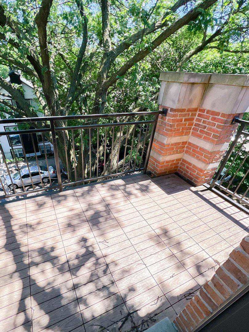 Apartment for rent at 2328 N Greenview Ave #3, Chicago, IL 60614