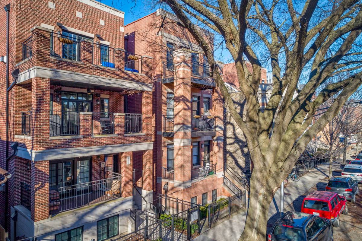 Apartment for rent at 2328 N Greenview Ave #3, Chicago, IL 60614
