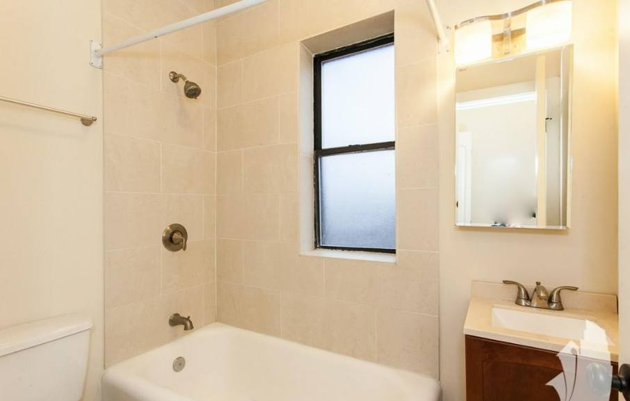 Apartment for rent at 4614 N Paulina St #411, Chicago, IL 60640