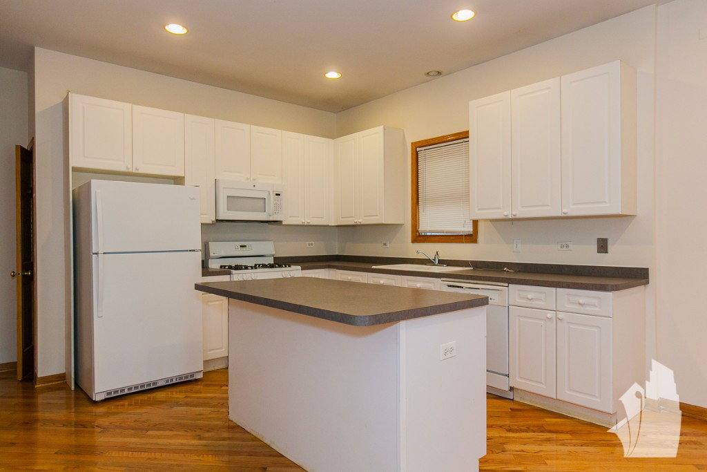 Apartment for rent at 2719 N Wayne Ave #2S, Chicago, IL 60614