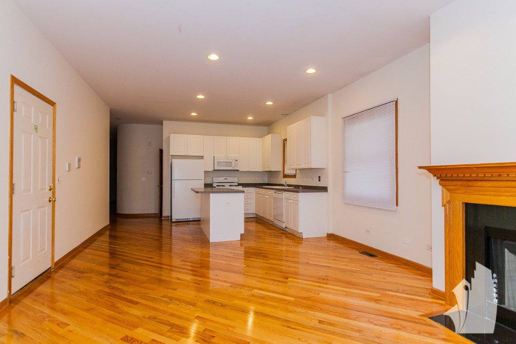 Apartment for rent at 2719 N Wayne Ave #2S, Chicago, IL 60614