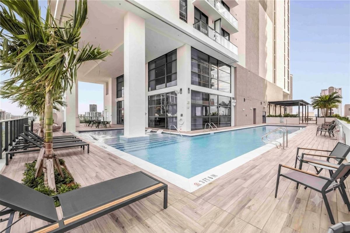 Apartment for rent at 1642 NE 1st Ave, Miami, FL 33132