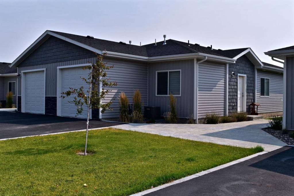 Townhouse for rent at 685 N Park #A, Shelley, ID 83274