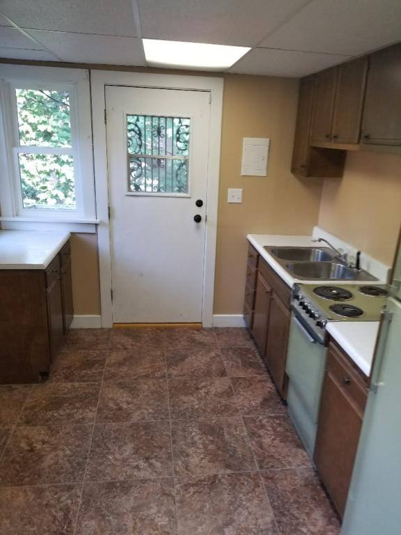 Apartment for rent at 1908 1 2 S - 4th, Springfield, IL 62703