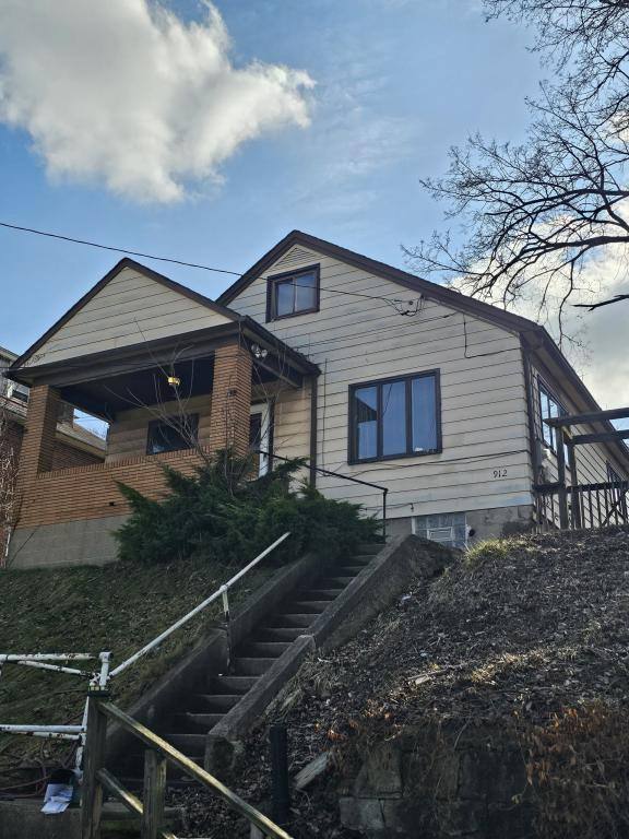 House for rent at 912 Morton Ave, McKeesport, PA 15133