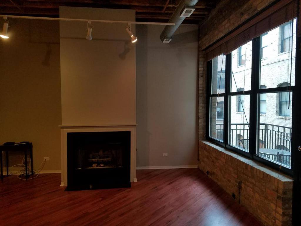 Condo for rent at 226 N Clinton St #512, Chicago, IL 60661