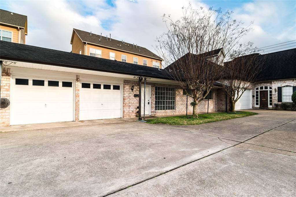 House for rent at 5627 Winsome Lane, Houston, TX 77057
