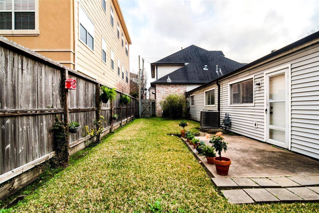 House for rent at 5627 Winsome Lane, Houston, TX 77057