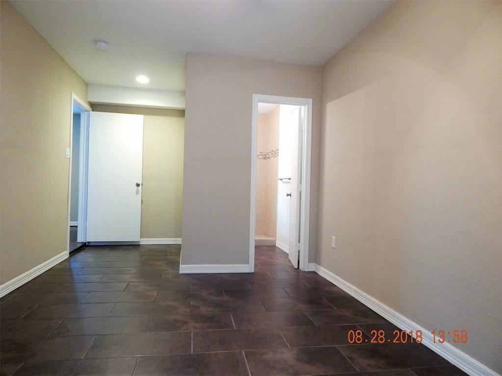 House for rent at 221 W 44th St, Houston, TX 77018