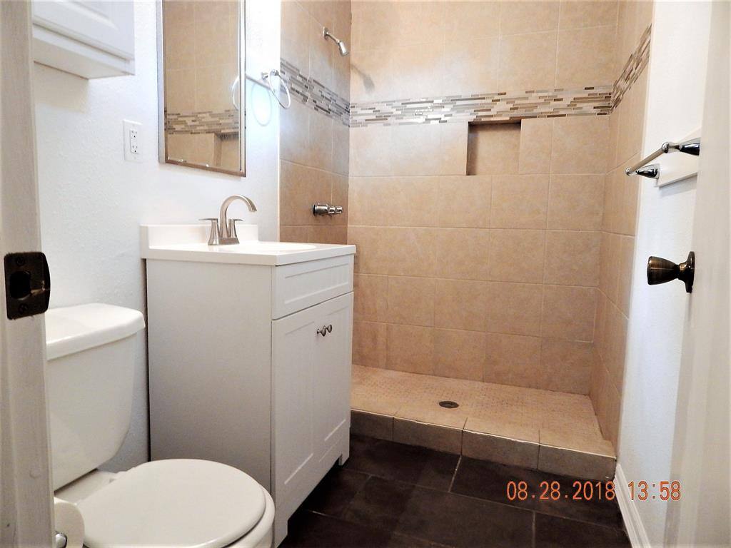 House for rent at 221 W 44th St, Houston, TX 77018