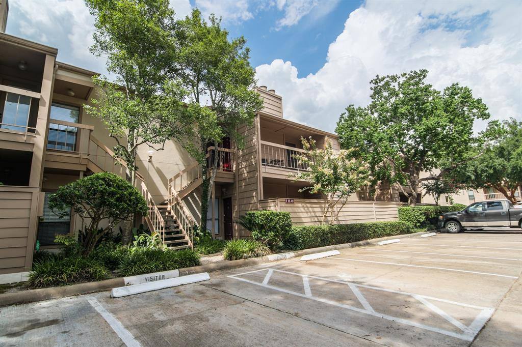 Apartment for rent at 2125 Augusta Dr, Houston, TX 77057