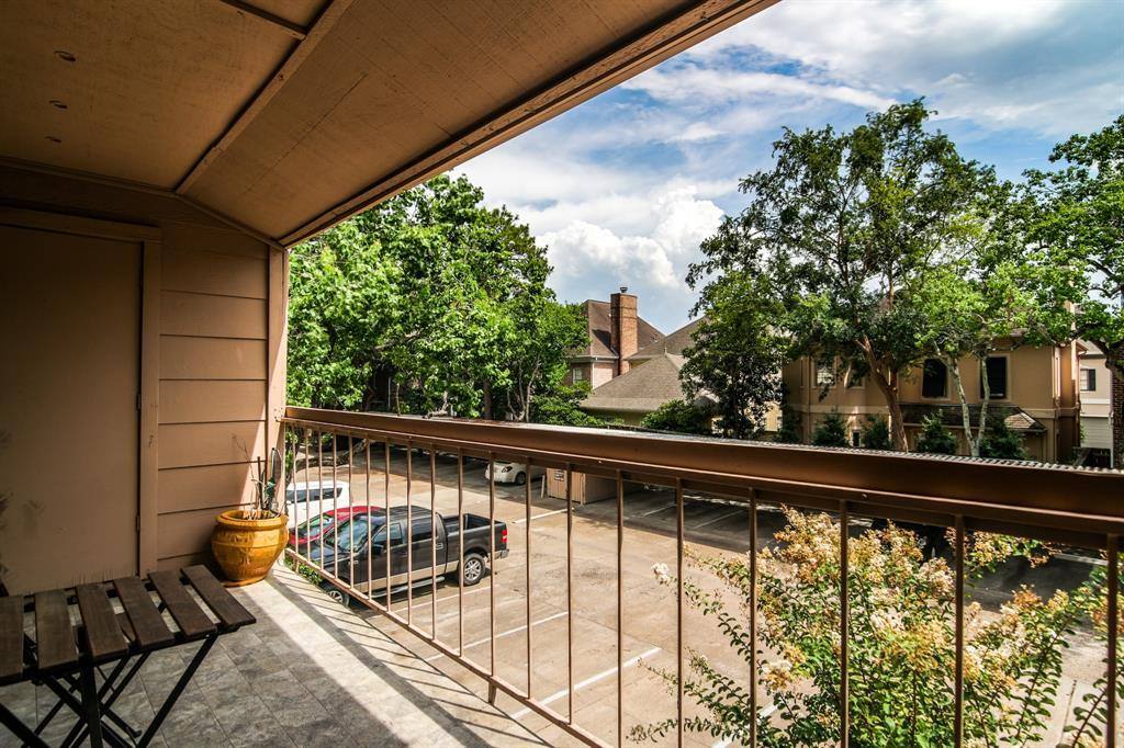 Apartment for rent at 2125 Augusta Dr, Houston, TX 77057