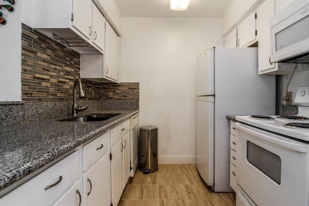 Apartment for rent at 2125 Augusta Dr, Houston, TX 77057