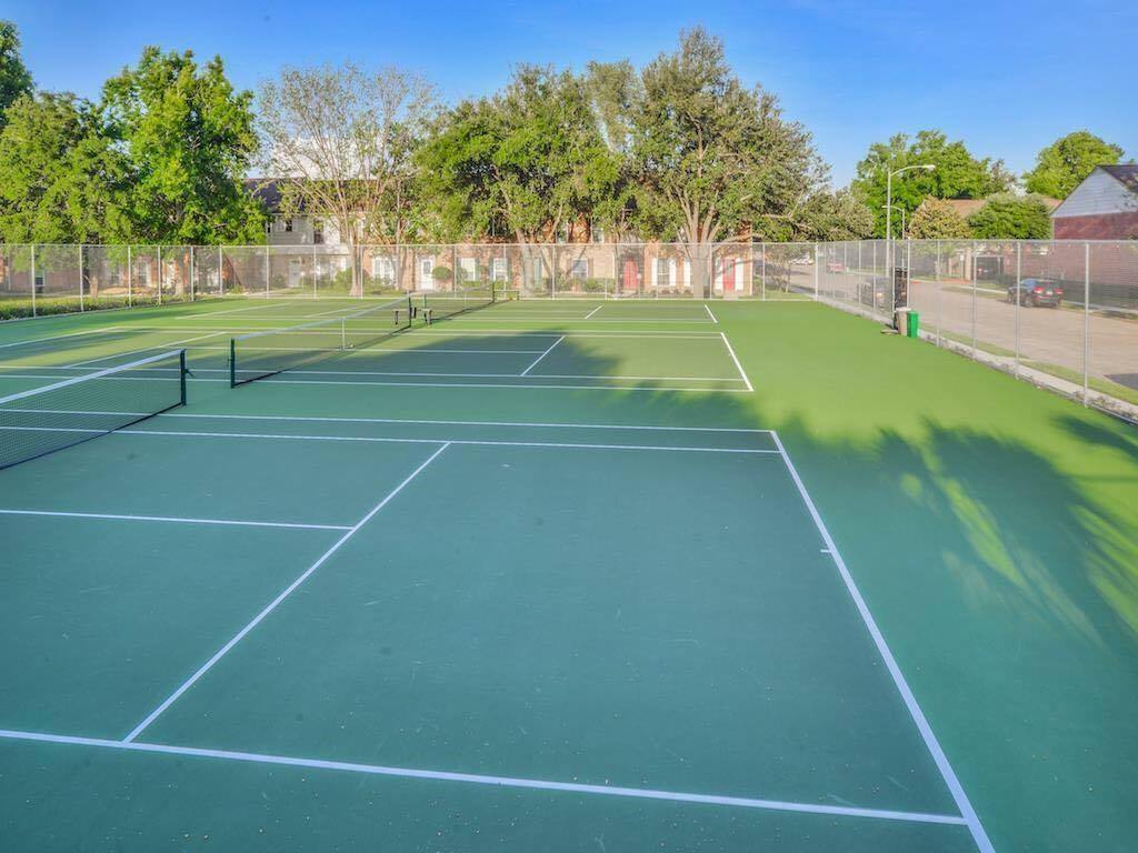 Townhouse for rent at 1305 Country Place Dr, Houston, TX 77079