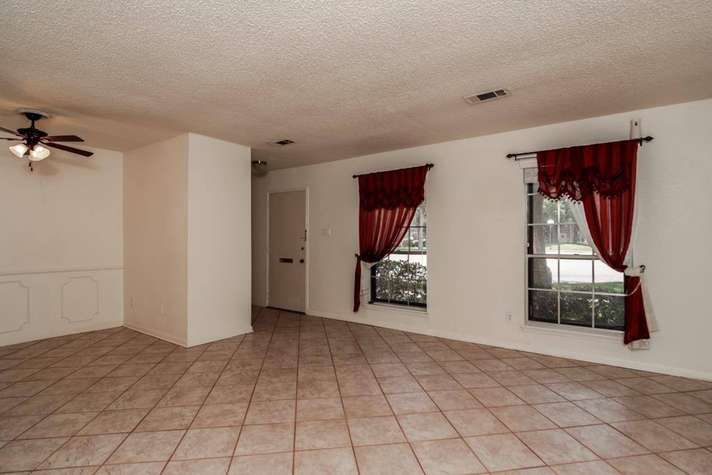 Townhouse for rent at 1305 Country Place Dr, Houston, TX 77079