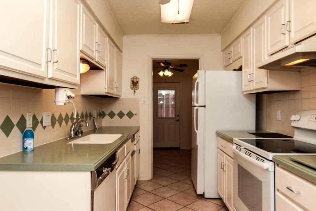 Townhouse for rent at 1305 Country Place Dr, Houston, TX 77079