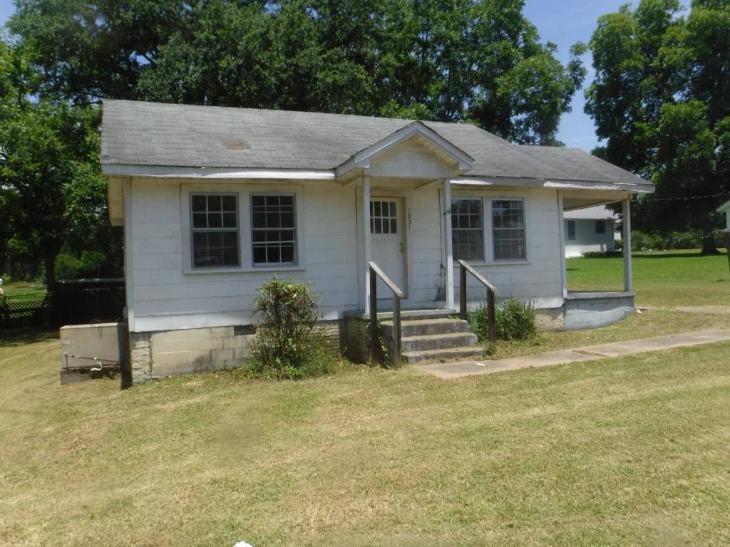 House for rent at 1031 1 St, Alexander City, AL 35010