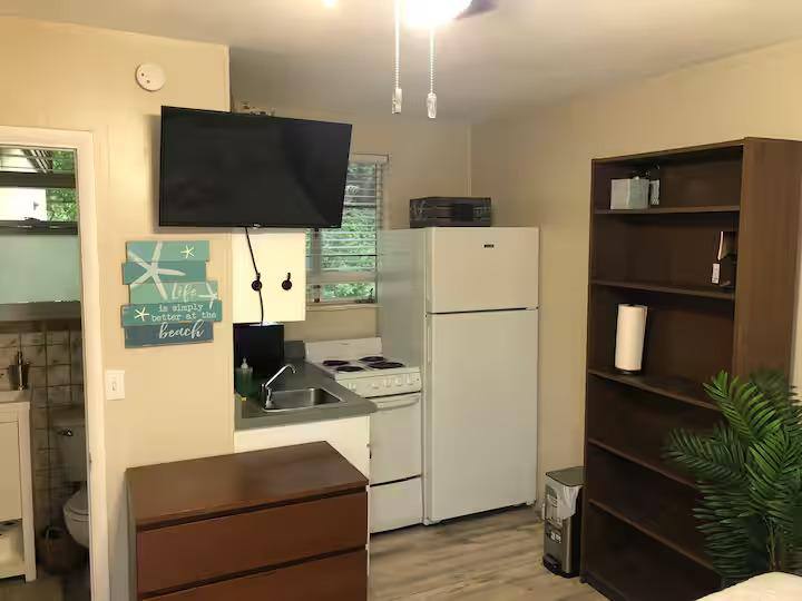 House for rent at 4503 80th St N, Saint Petersburg, FL 33709