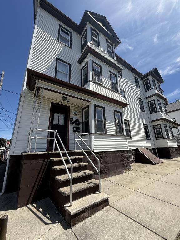 Apartment for rent at 237 Orange St, Fall River, MA 02720
