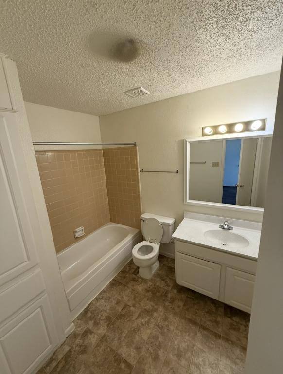 Apartment for rent at 711 Ridgewood Dr, Port Neches, TX 77651