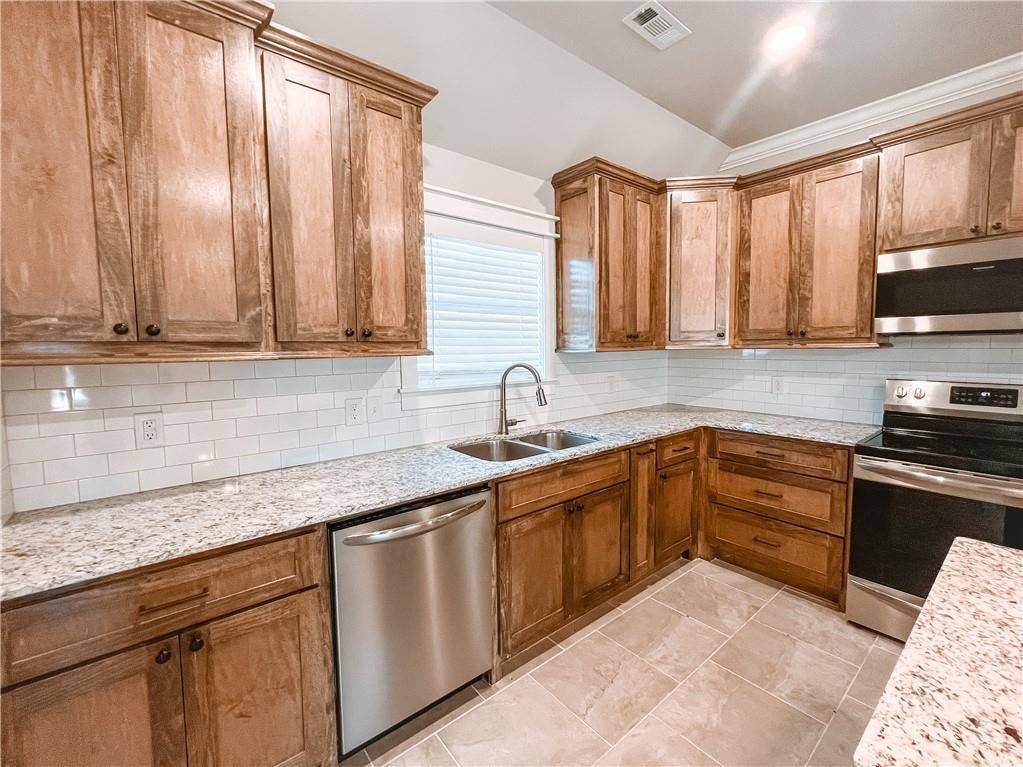 House for rent at 1052 Hampton St, Springdale, AR 72762