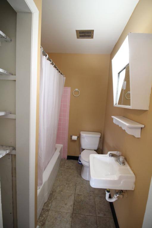 Apartment for rent at 356 E Duncan St, Columbus, OH 43202