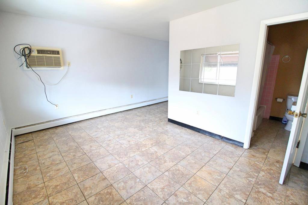 Apartment for rent at 356 E Duncan St, Columbus, OH 43202