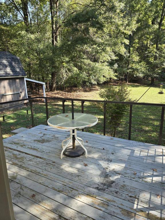 House for rent at 180 Pinewood Dr, Senoia, GA 30276