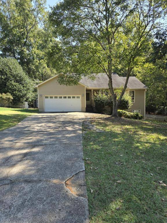 House for rent at 180 Pinewood Dr, Senoia, GA 30276