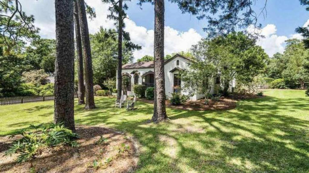 House for rent at 109 Gaston Ave, Fairhope, AL 36532