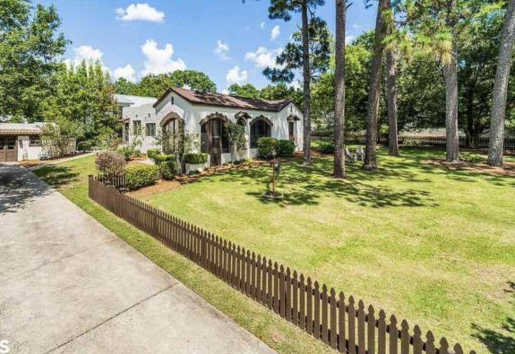 House for rent at 109 Gaston Ave, Fairhope, AL 36532