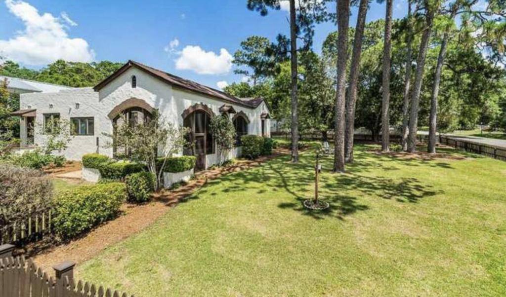 House for rent at 109 Gaston Ave, Fairhope, AL 36532