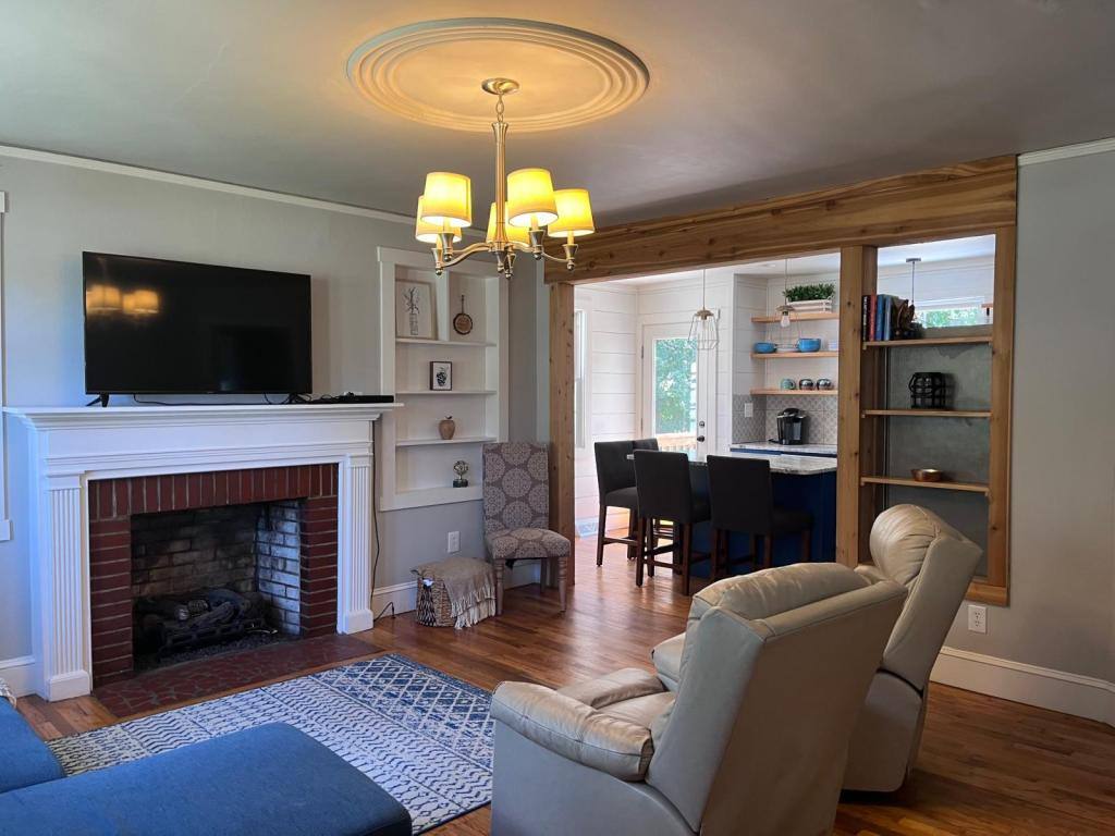 House for rent at 406 S B St, Easley, SC 29640