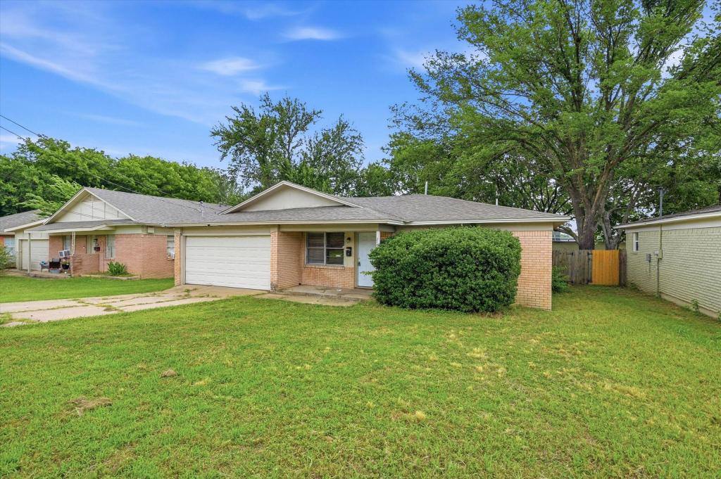 House for rent at 2521 Hickory St, Sherman, TX 75092