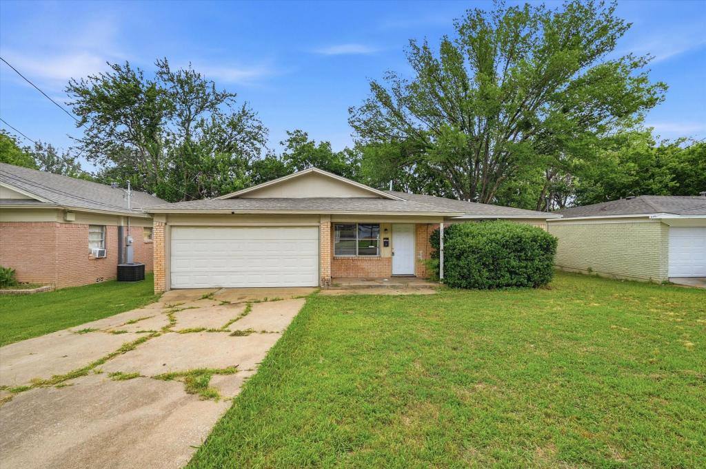House for rent at 2521 Hickory St, Sherman, TX 75092