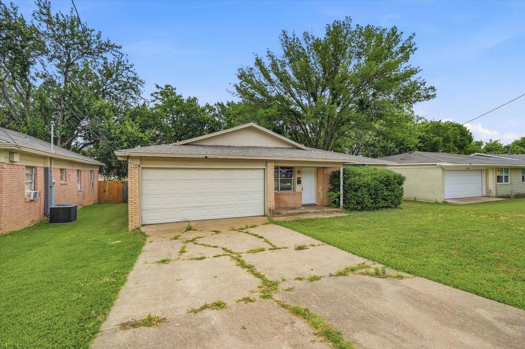 House for rent at 2521 Hickory St, Sherman, TX 75092