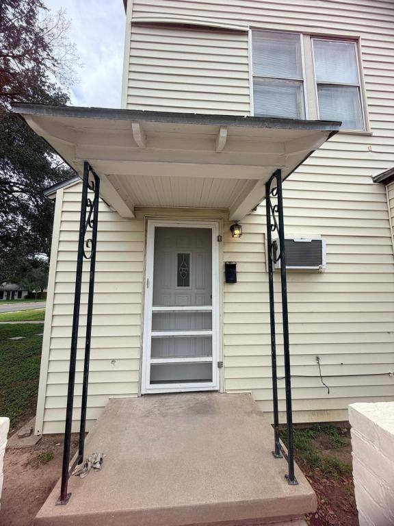 Apartment for rent at 101 W 8th St, Weslaco, TX 78596