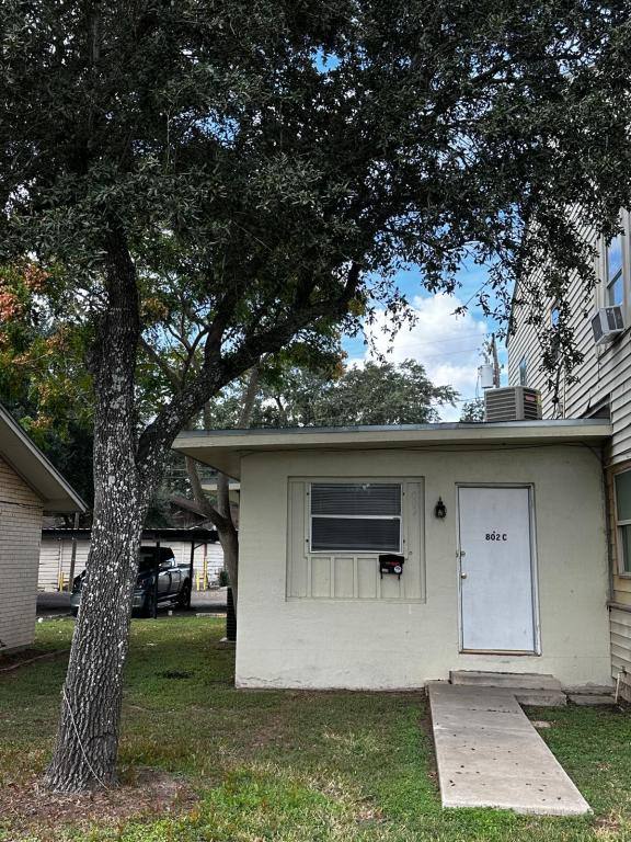 Apartment for rent at 802-C S Texas Blvd, Weslaco, TX 78596