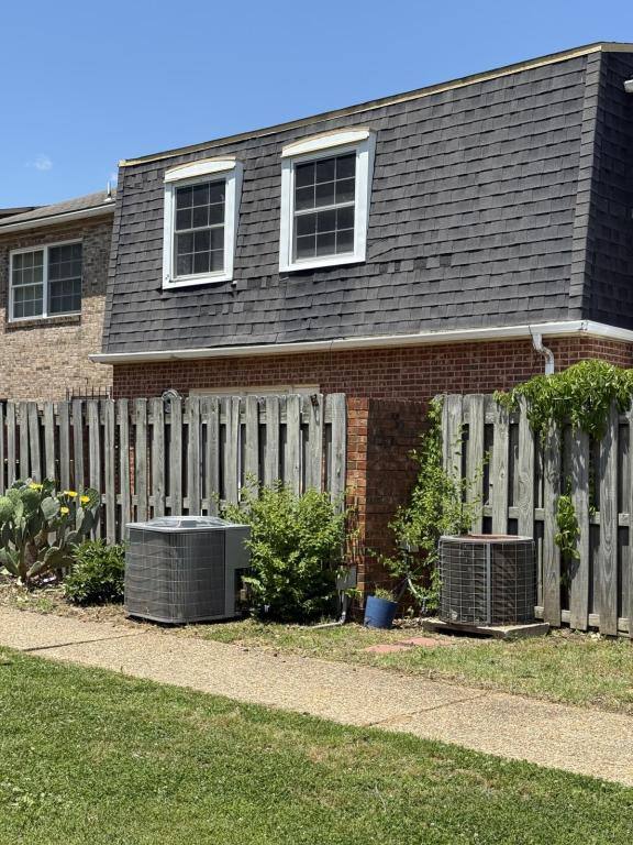 Townhouse for rent at 600 Pine St, Sikeston, MO 63801