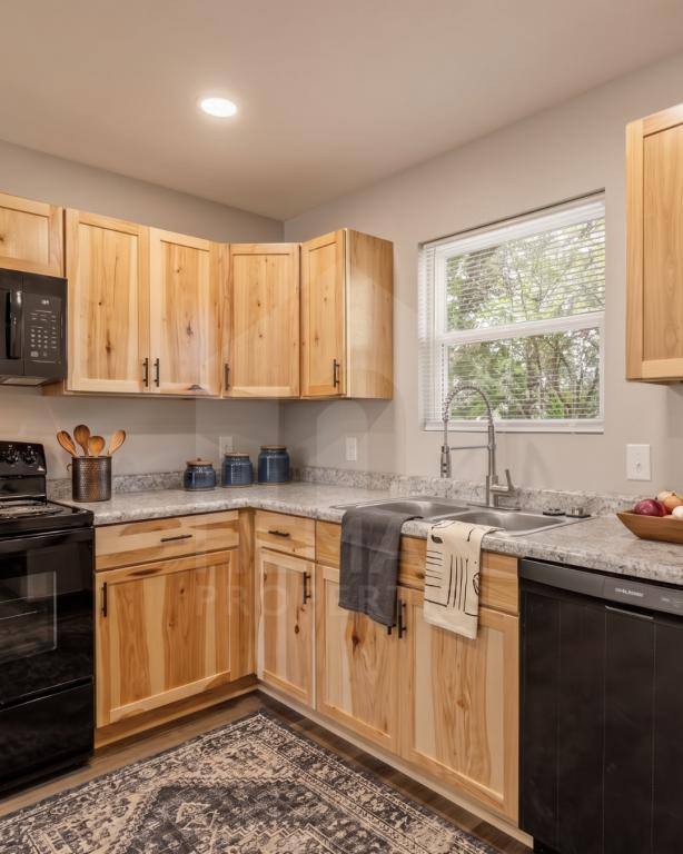 Townhouse for rent at 227 E Cofield St #A, Aurora, MO 65605