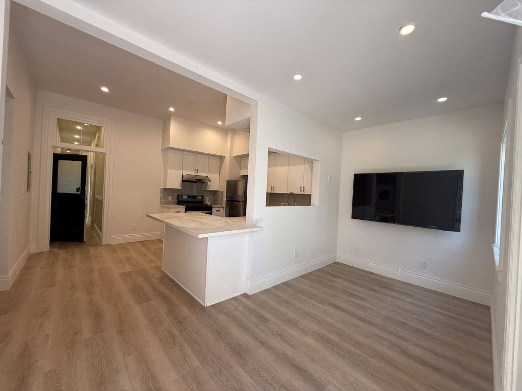 House for rent at 922 Valencia St #A, San Francisco, CA 94110