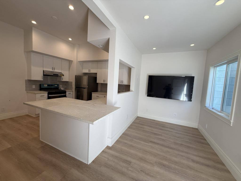 House for rent at 922 Valencia St #A, San Francisco, CA 94110