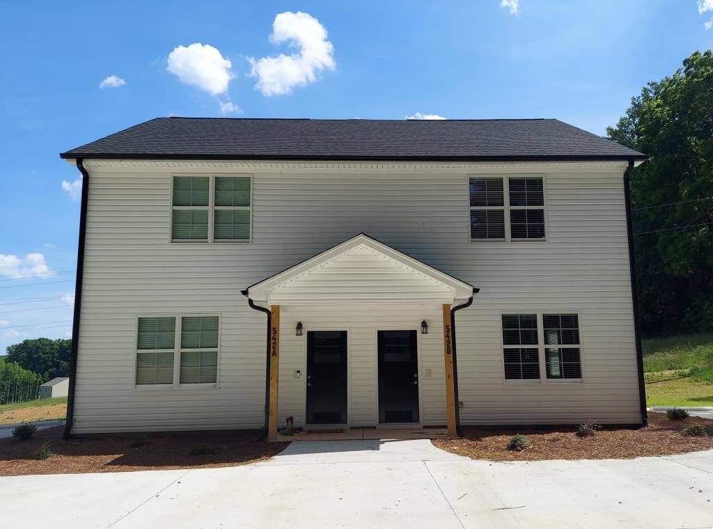 Townhouse for rent at 542 Wallburg-High Point Rd, Winston Salem, NC 27107